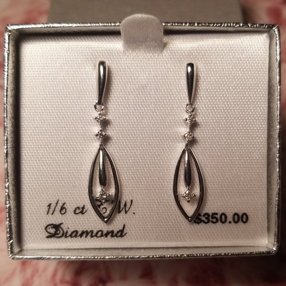 SterlingSilver 1/6 Carat T.W Diamond Drop Earrings